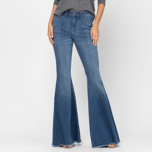 Last 1- Store Closing‼️ High Rise Flare Jeans - Picture 3 of 12